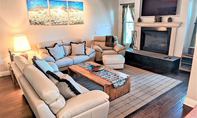 Mammoth Lakes Condominio | Val D 'Isere-Beautiful! -Ski In / Out! Condominio Pregunte por nuestro reembolso de tarifa de $ 50