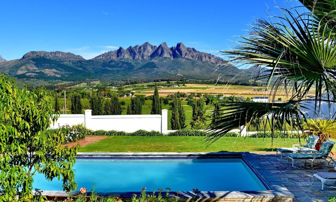 Drakenstein Casa | Val du Charron Guest House & Wine Estate