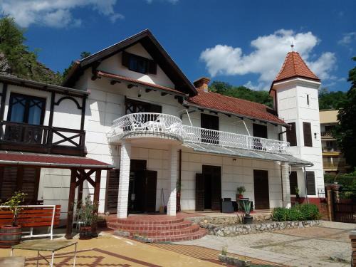 Pecs Cama Y Desayuno | Valcsics Villa Panzió