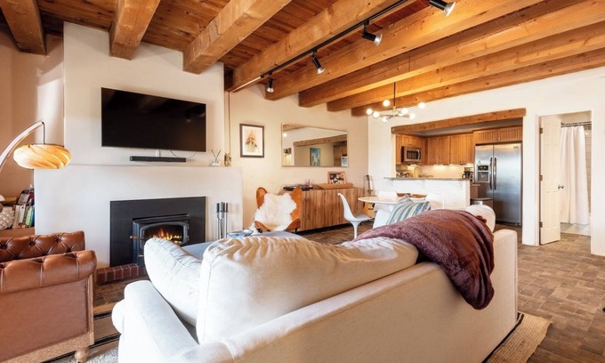 Arroyo Seco Condominio | Valdez Vista - Updated 2 Bedroom Condo Close to Skiing