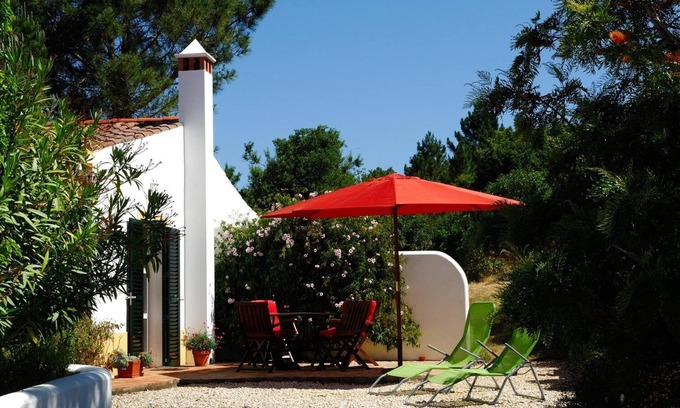 Abris Casa | Vale do Guizo Casa Nascente, comfortable countryside home, close to the sea