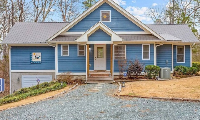 Leasburg Casa | Valencia on Lake Roxboro