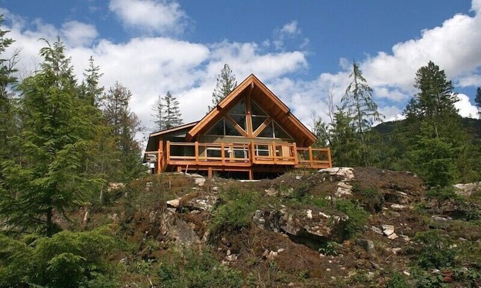 Silverton Casa | Valhalla Chalet Slocan Lake! Summer 2025 Avails! Ask for Winter Spring Specials!