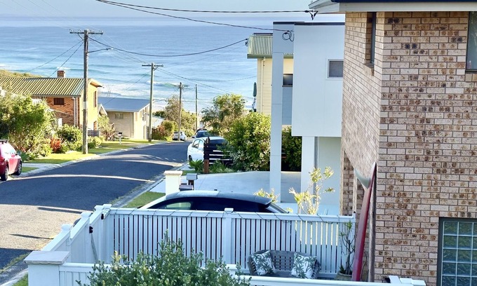 Valla Beach Casa | Valhalla - One minute walk to beach, pet friendly, surfing, ocean views