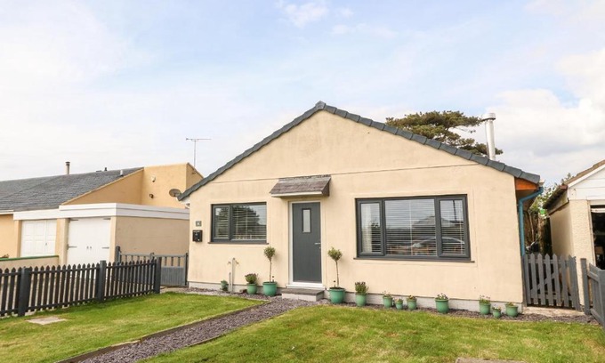 Holyhead Casa | Valley Pines