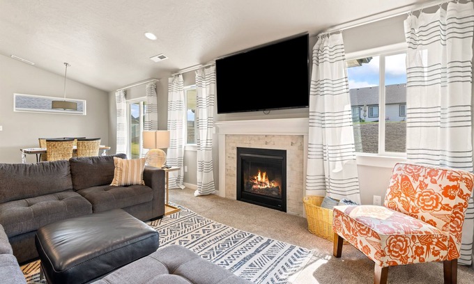 Caldwell Casa | Valley View Caldwell Home | Hot Tub | Sauna |