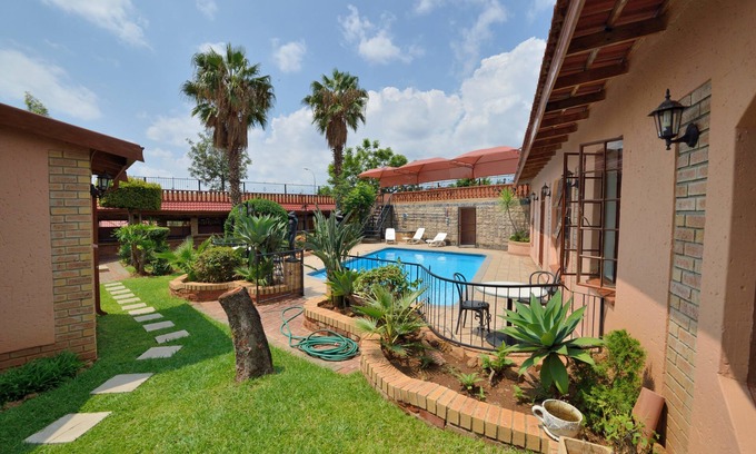 Moses Kotane Casa | Valley View Guest House