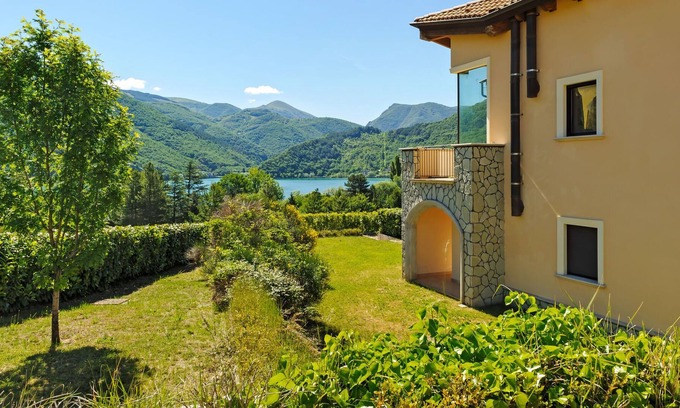 Scanno Casa | Casa de vacaciones con vistas al valle en Scanno con jardín