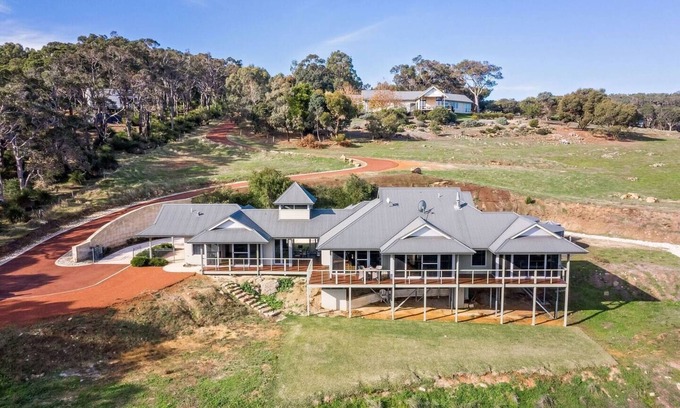 Yallingup Casa | Valley Views Elevated Hilltop Escape near Beaches