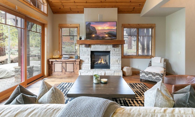 Truckee Casa | Valmont Vista, Gated Golf Community & Exclusive Club Amenities!