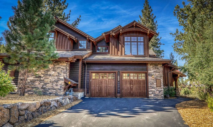 Truckee Casa | Valmont Vista, Gated Golf Community & Exclusive Club Amenities!