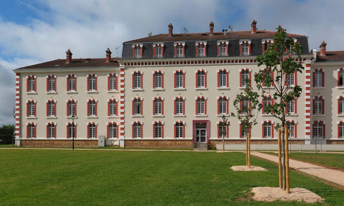 Epernay Apartamento | Value Studio: Cozy, Kitchenette, Free Wi-Fi