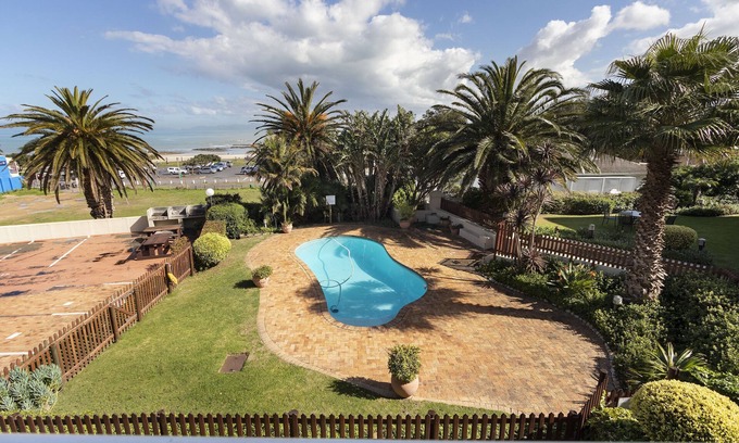 Gordons Bay Central Apartamento | Van Riebeeck 12 - Two Bedroom Apartment, Sleeps 4