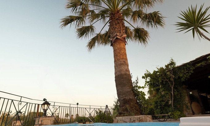 Porto Koukla Villa | Vardiola Houses - Traditional Open Plan Villa with Private Pool