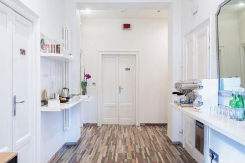 Downtown Casa | Varese Suites