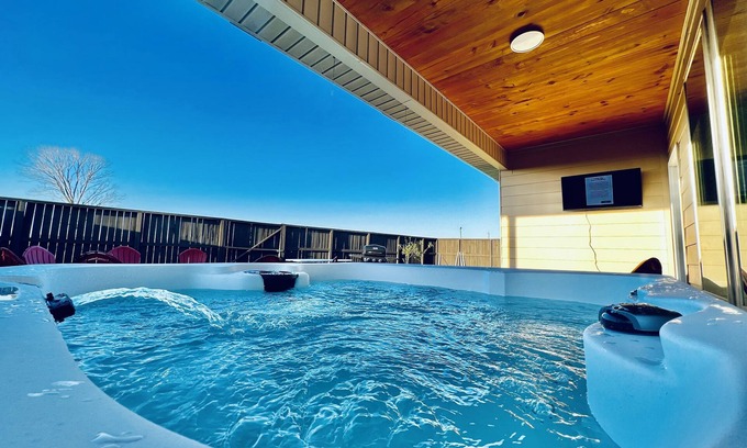 Lake Charles Casa | Varona's Paradise: Stunning New Luxury Home