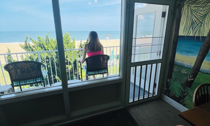 Northeast Virginia Beach Condominio | VB Oceanfront Condo at Boardwalk. See Dolphins from Balcony. Steps to Beach+Pool