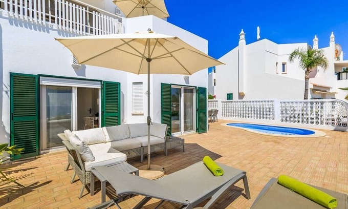 Vale do Lobo Cabaña | Villa Frente al Mar en Vale do Lobo con Piscina Climatizada y Acceso a la Playa