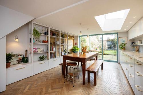 Stoke Newington Casa | Veeve - Reach for the Stars