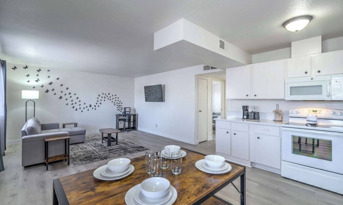 Las Vegas Casa | Vegas Getaway Near Strip! Sleeps 6!