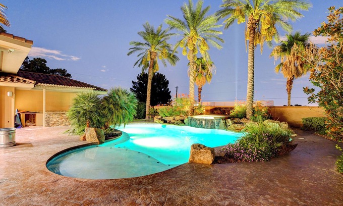 Spring Valley Casa | Vegas Home Resort w Pool, Spa, Theater Room - 10 Minutes from the Strip