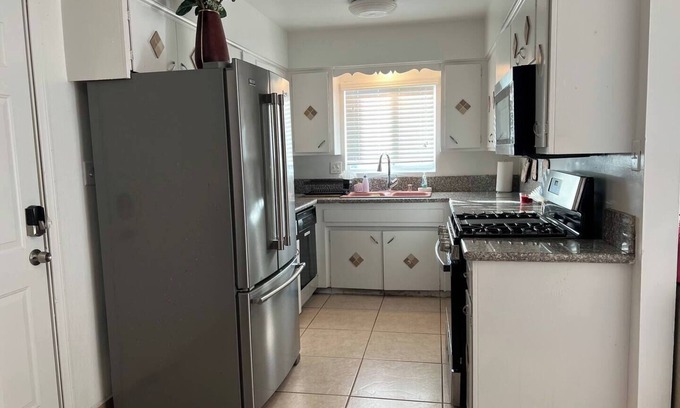 North Las Vegas Casa | Vegas house 3mile away from strip:8 bed 3 sofa bed