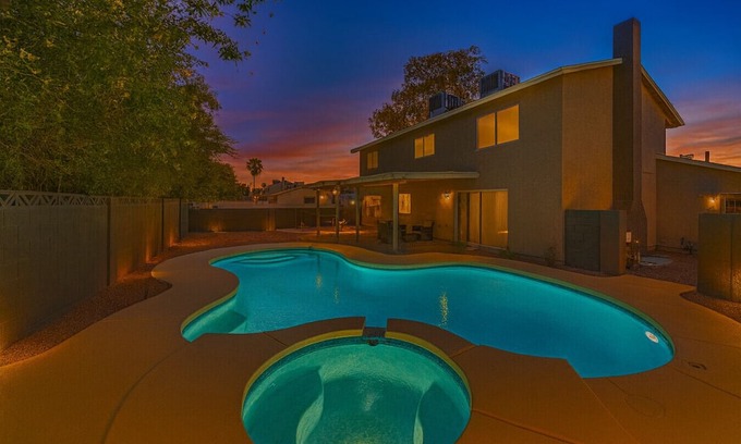 Chinatown Apartamento | Near The Strip | Pool | Modern Home w/ King Suite