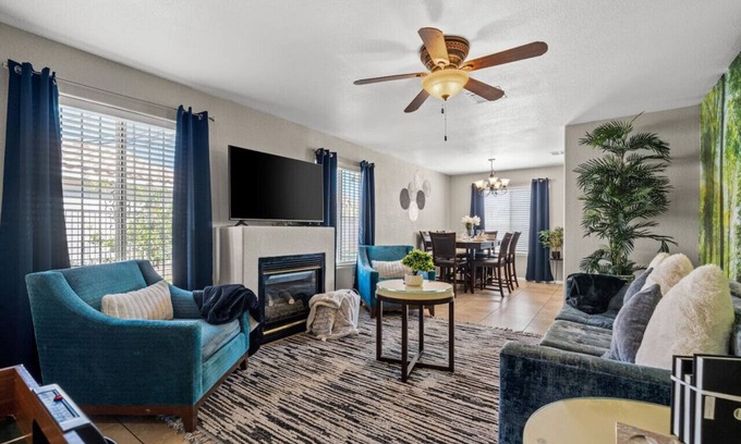 Las Vegas Casa | Vegas Vibes | Patio | BBQ | Foosball | Fireplace