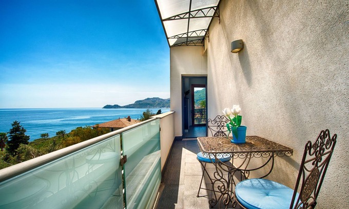 Letojanni Apartamento | Vela Bianca Holiday Home with swimming pool, in Taormina Sea