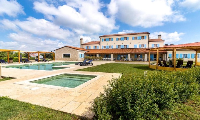 Liznjan Hotel | VELANERA Hotel & Restaurant