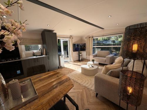 Bosgebied Hoenderloo Complejo | VELUWSHOF HOENDERLOO HOLIDAYS Luxe Holidayhomes with PRIVATE JACUZZI'S - SwimmingPool - Tennis Court - Bowling - Supermarket and Children Entertainment
