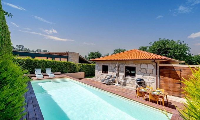 Caminha Casa | Venade Mountain House - Green Views, Pool & BBQ