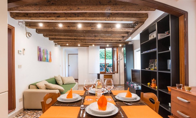 Santa Croce Apartamento | Apartamento de estilo veneciano en el centro.