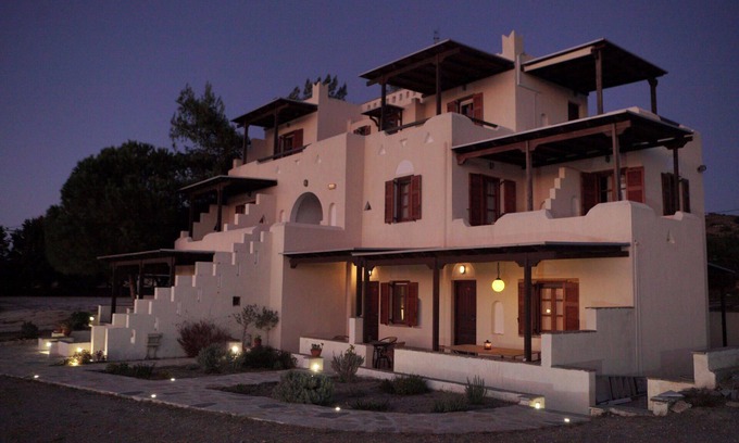 Naxos Villa | Villa de estilo veneciano con una majestuosa puesta de sol y vistas al mar Egeo. 200 metros de la playa