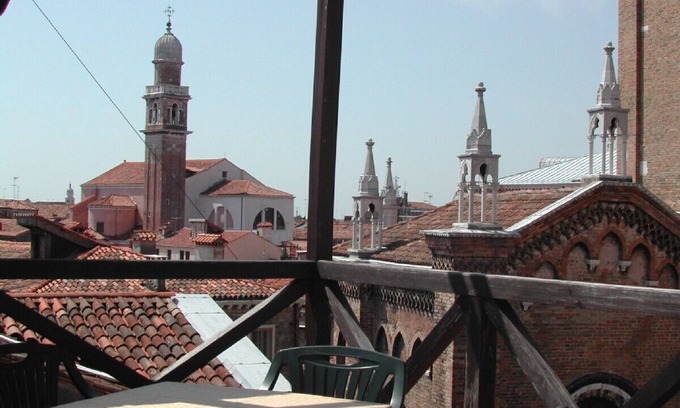 San Polo Apartamento | Encantador apartamento con terraza en el techo en Campo dei Frari (Wi-Fi gratuito)