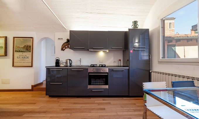 Dorsoduro Apartamento | Venice Guggenheim Apt by Wonderful Italy