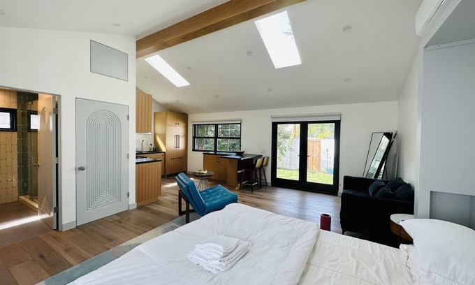 Marina del Rey Cabaña | Venice/Marina Del Rey Cottage studio with Private Garden