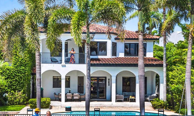 Colee Hammock Villa | Venice of America / Heated Pool / Canal View & Access / Isle Key / VlLLAS