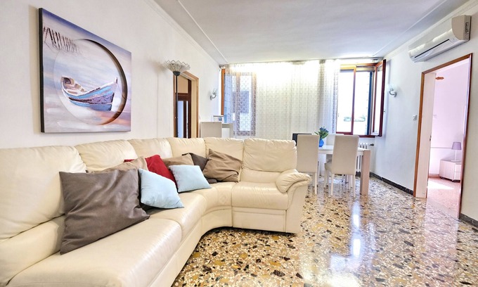 Castello Casa | Venicelife, large apartment with canal view 850 meters far from San Marco square