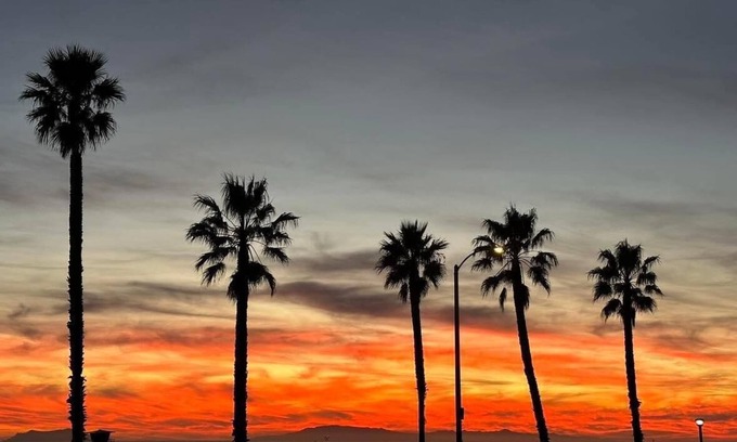 Port Hueneme Condominio | Vista del agua blanca, a pasos de la arena!