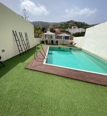 Velilla-Taramay Casa | Verde Esmeralda con parking gratis