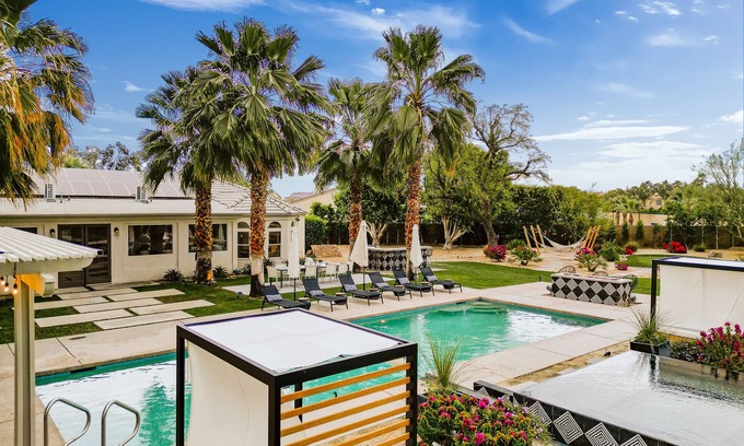 Desert Aire Casa | Verdent Luxury Villa - 11 bds - sleep 24- 14' infinity spa - pickle ball!
