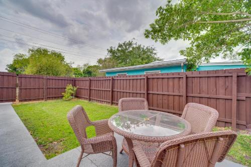 Rock Ridge Apartamento | Vero Beach Studio with Shared Patio about 3 Mi to Beach!