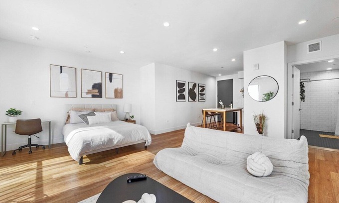 Wilshire Center Apartamento | Versatile Luxury Penthouse
