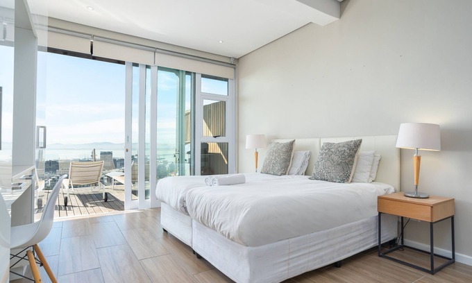 Green Point Apartamento | Vertigo Views in Vibey Central Green Point