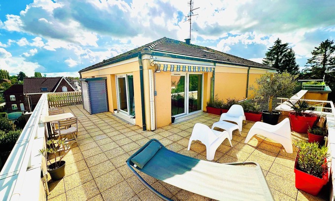 Valenciennes Apartamento | Very bright 54 m² apartment with 44 m² roof terrace