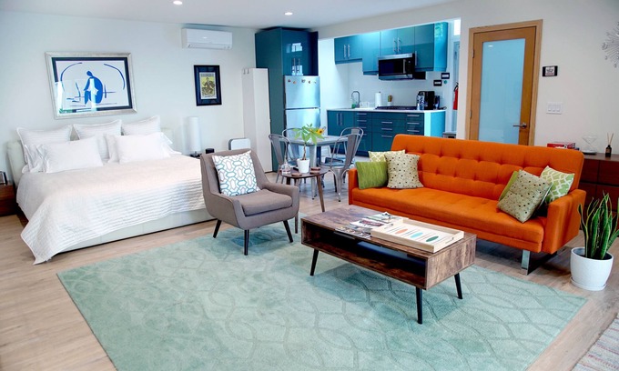 Melrose Casa | Very Clean Guest House near Melrose Ave and The Grove