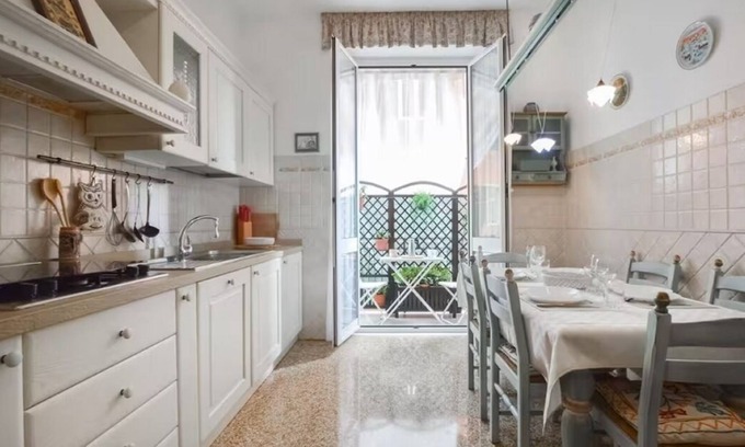 Genoa Apartamento | Very large 170m2 1.5 bathrooms with Hammam Up to 10 guests Private parking