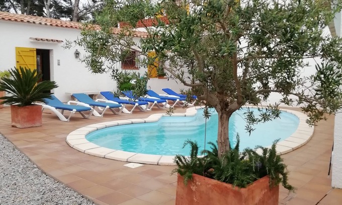 L'Escala Villa | Casa muy grande a 150 metros de la playa y tiendas.