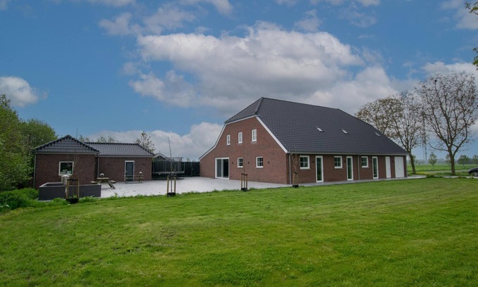 Lage Zwaluwe Casa | very luxurious group accommodation with en-suite rooms